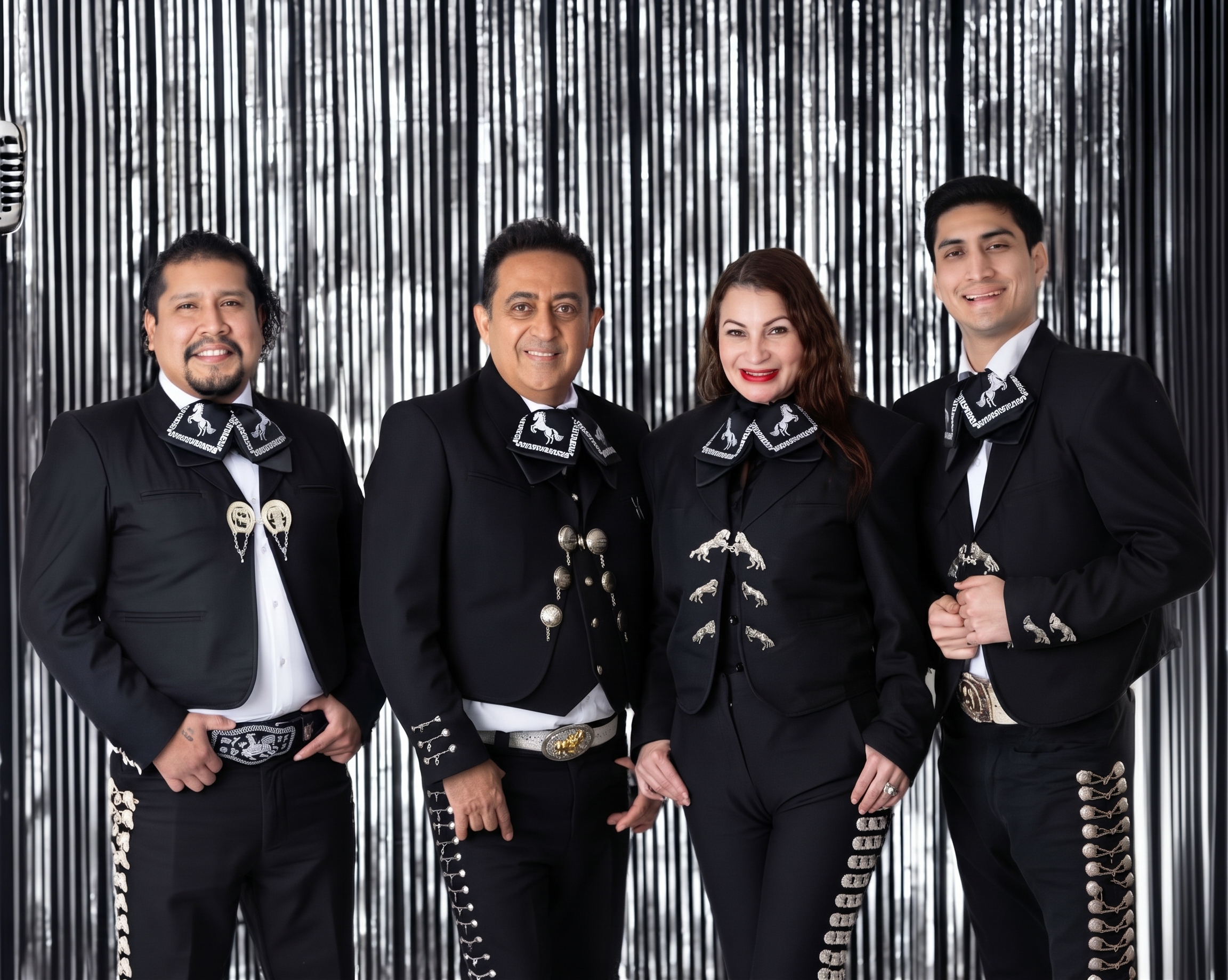 Mariachi Coral en traje de charro